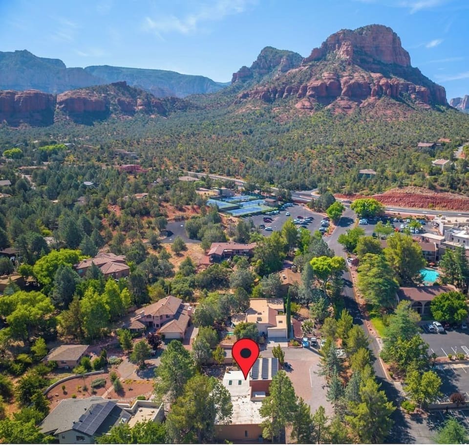 Minutes from Downtown and the best hikes in Sedona!