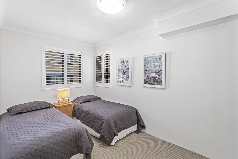 3rd bedroom with 2 single beds and bilt in robe.