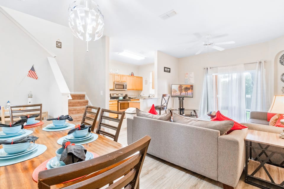 Dining room- fits 8 people 