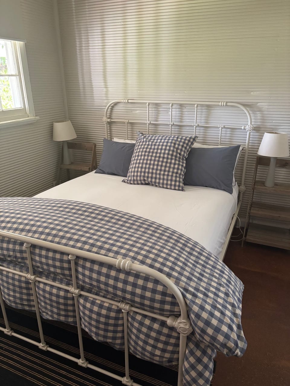 Queen bed
