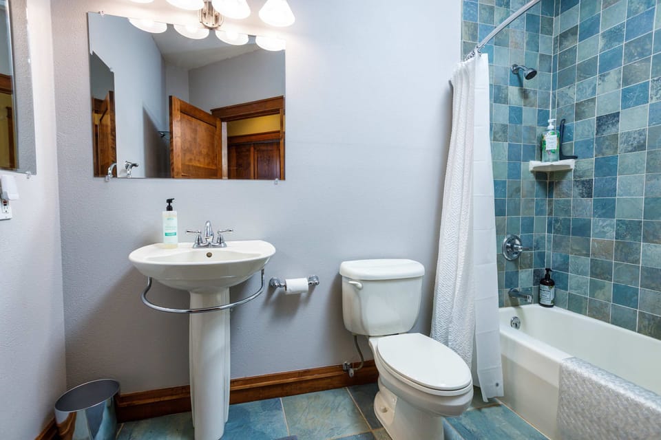 Full bath w:Shower & tub