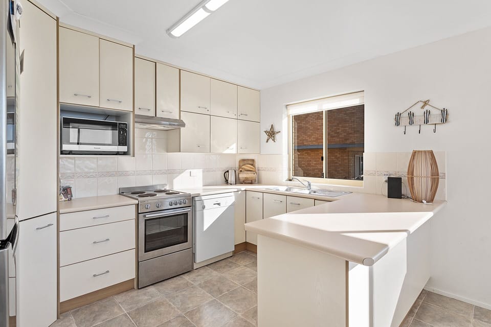 Fully equipped kitchen.