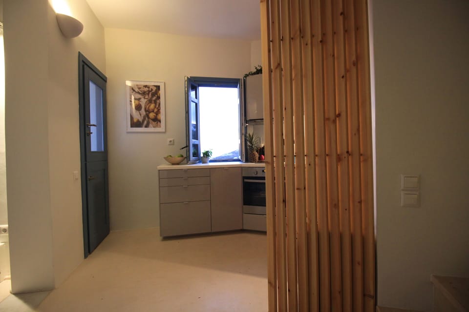 Entryway - Kitchen