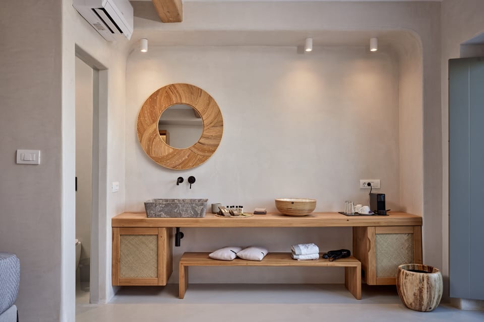 Premium bedding, in-room safe, laptop workspace, soundproofing