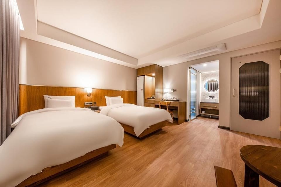 Standard Twin Room | Premium bedding, down comforters, desk, laptop workspace