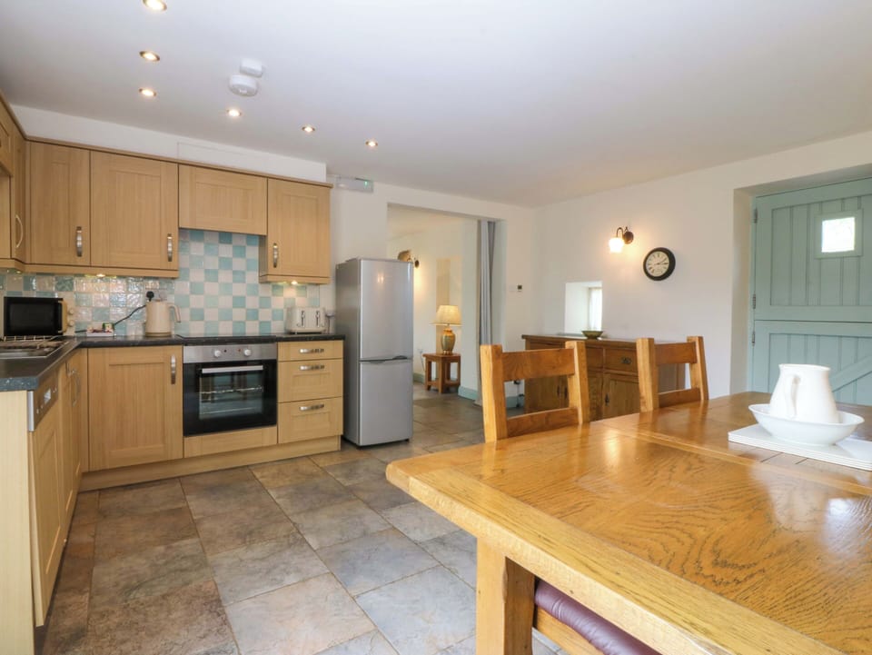 Cottage | Private kitchen | Fridge, microwave, dishwasher, electric kettle