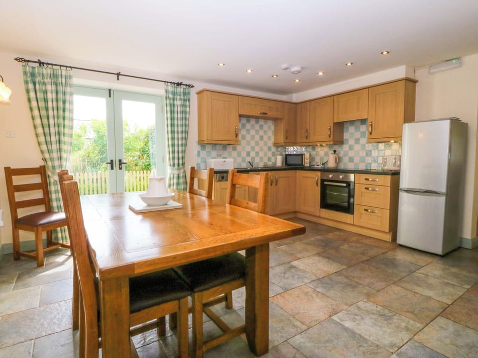 Cottage | Private kitchen | Fridge, microwave, dishwasher, electric kettle