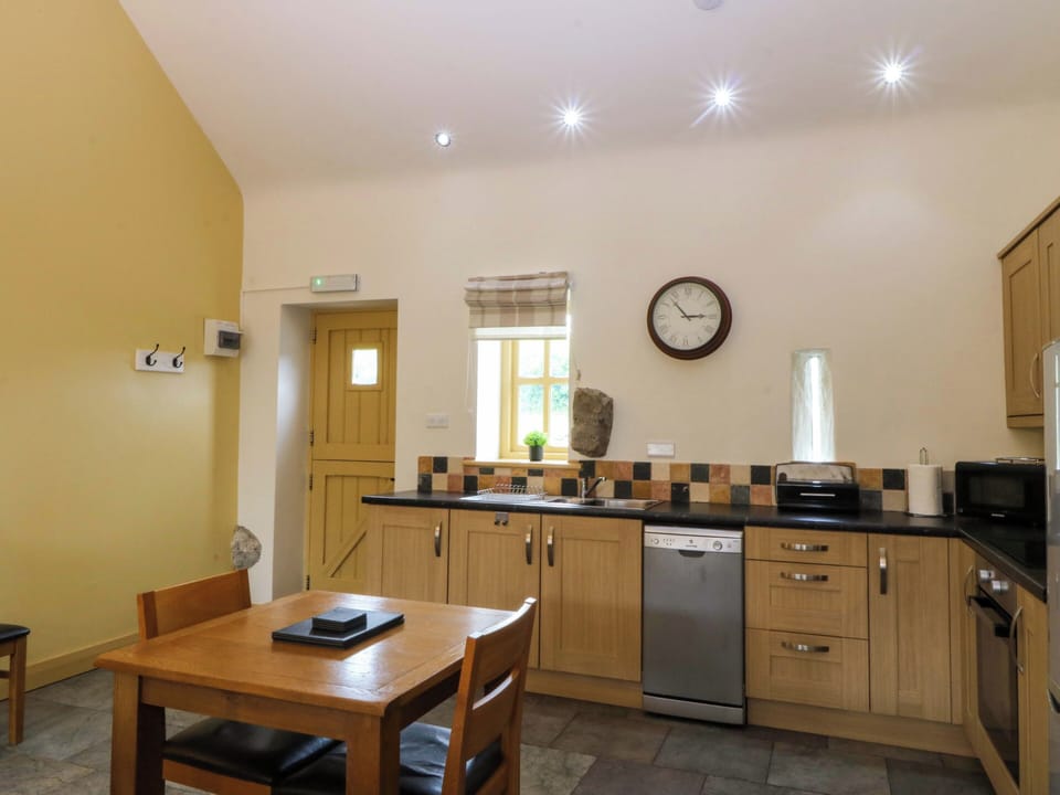 Cottage | Private kitchen | Fridge, microwave, dishwasher, electric kettle