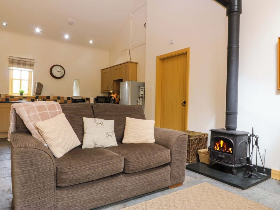 Cottage | Living area | Fireplace