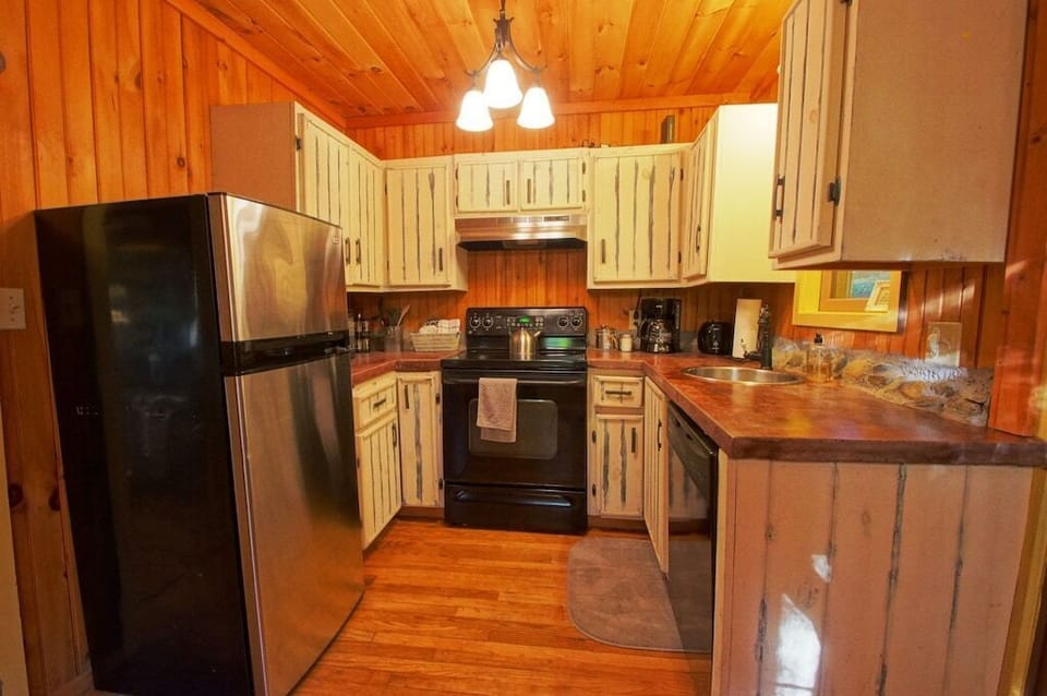 Full size kitchen!