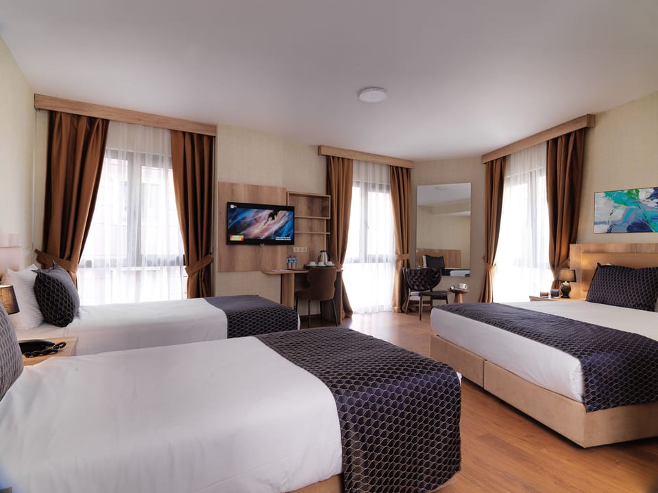 Family Room, Corner | Premium bedding, minibar, soundproofing, iron/ironing board