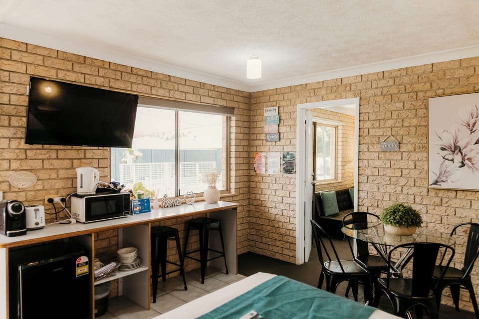 Executive Two-Bedroom Suite- Non-Pet Friendly | Premium bedding, pillowtop beds, minibar, in-room safe