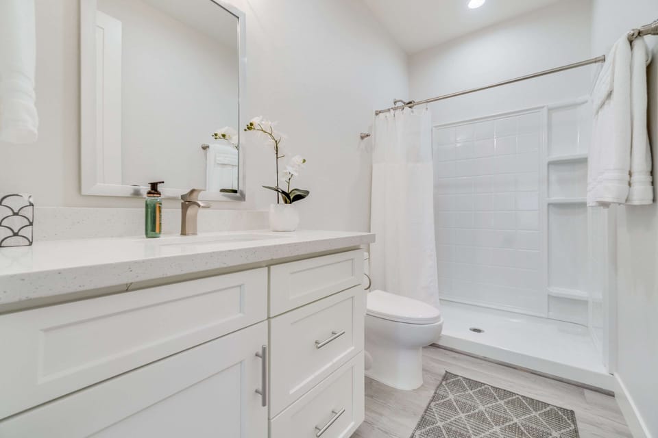 Bedroom 2's Bathroom