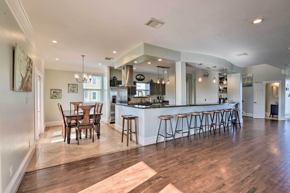 Kitchen | Dining Area