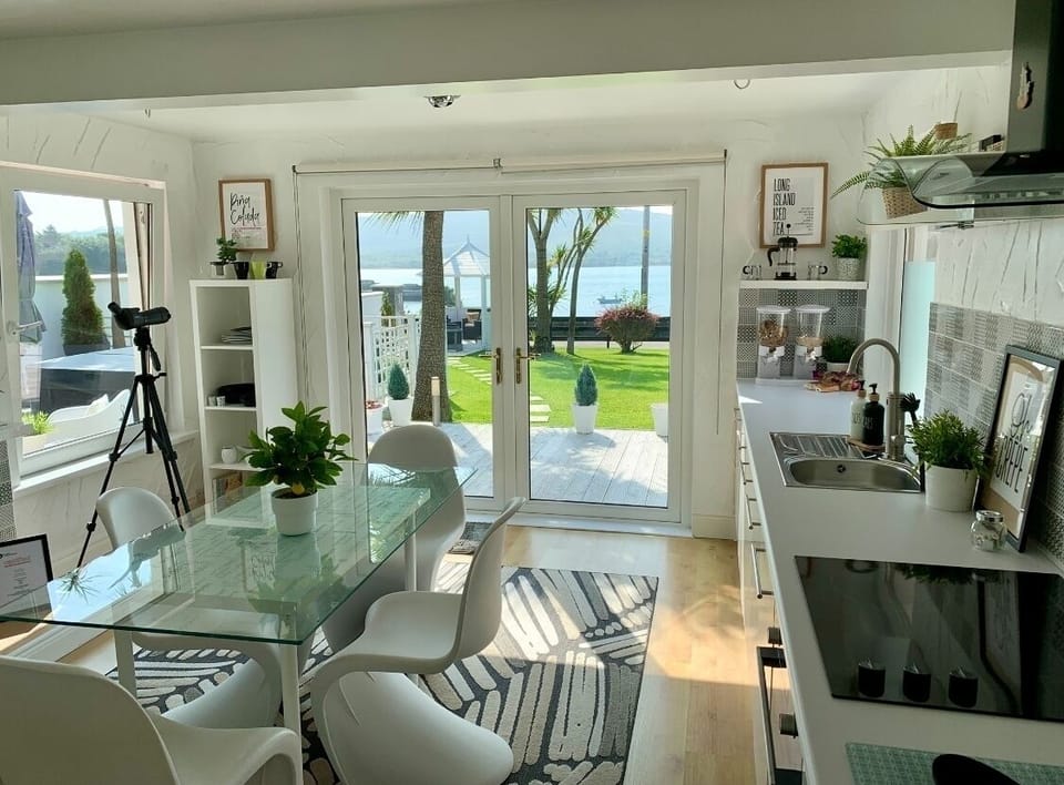 Panoramic Cottage, Ensuite, Sea View | Shared kitchen | Highchair