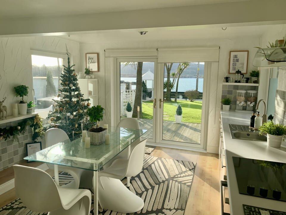 Panoramic Cottage, Ensuite, Sea View | Shared kitchen | Highchair