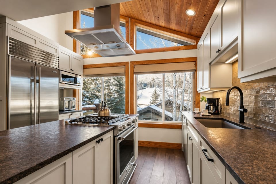 Townhome, 3 Bedrooms (Hot Tub, Sleeps 8 (BCC-1101)) | Private kitchen | Coffee/tea maker, fridge, microwave, oven
