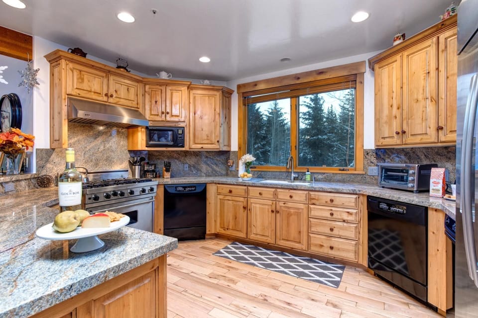 Villa, 4 Bedrooms (Hot Tub, Sleeps 14 (PGE-2413)) | Private kitchen | Fridge, microwave, oven, stovetop