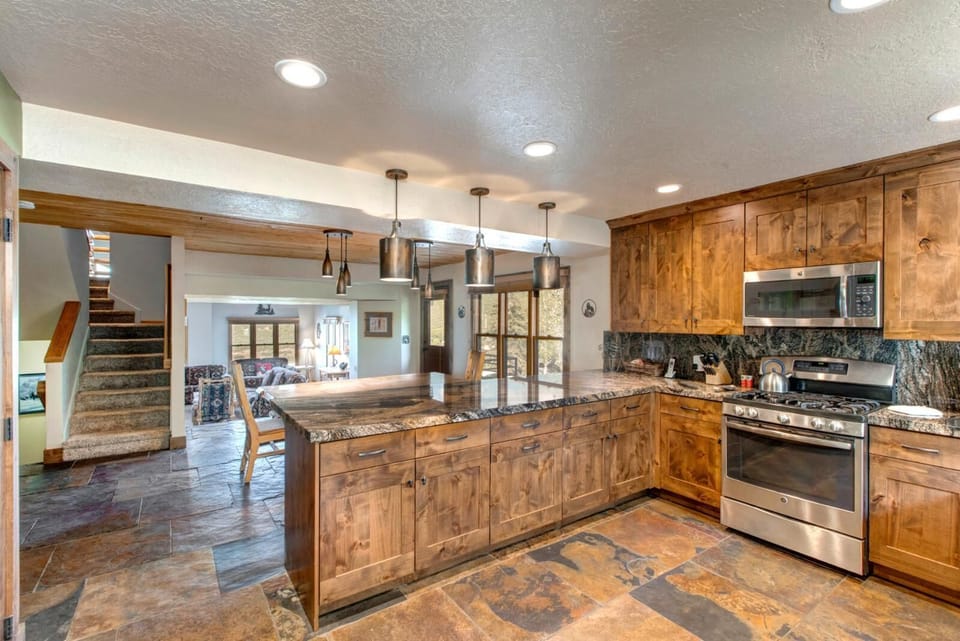 Townhome, 5 Bedrooms (Hot Tub, Ground Floor, (PLA-1155)) | Private kitchen | Fridge, microwave, oven, stovetop