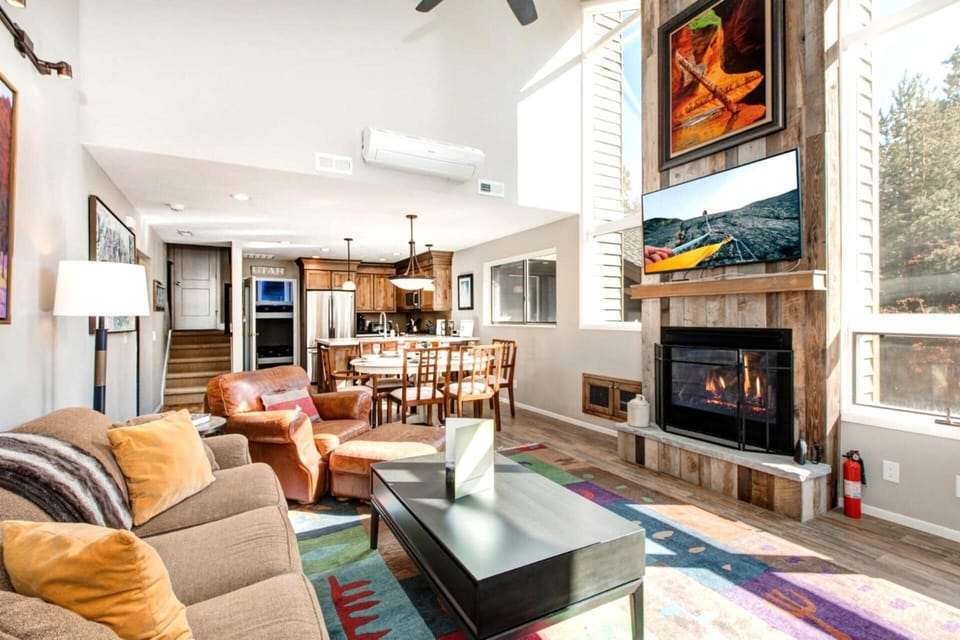 Townhome (4 Bedrooms) | Living room | TV, fireplace, DVD player