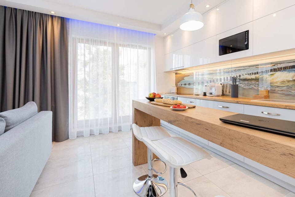 Fully equipped kitchenette. 