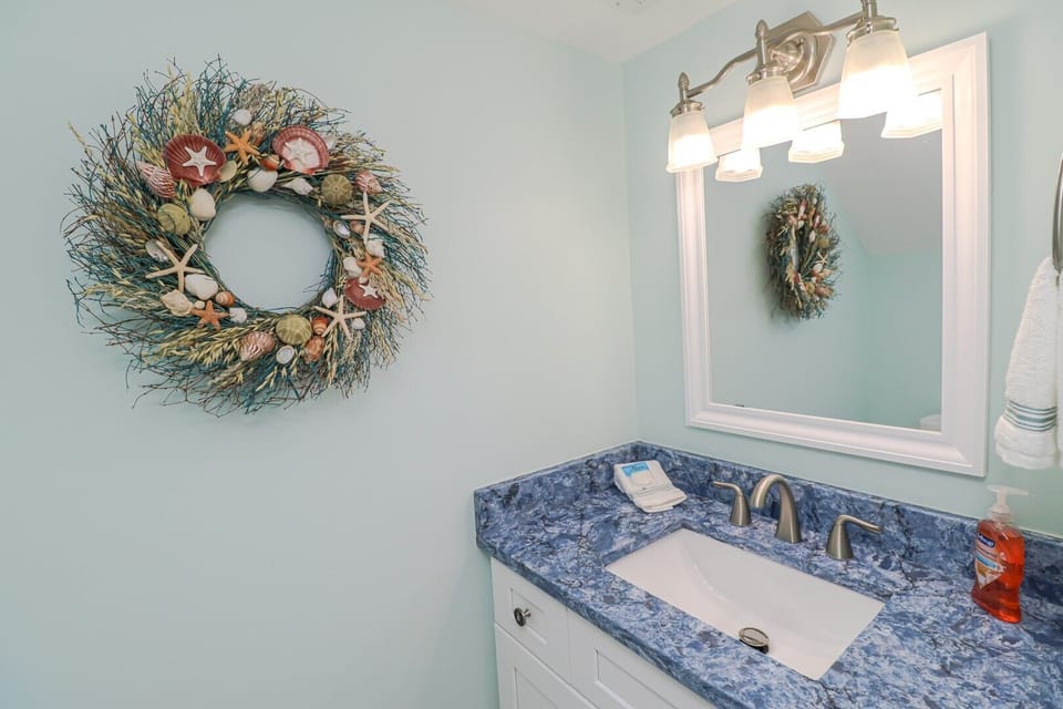 St. Augustine Beach Rentals Downstairs 1/2 Bath