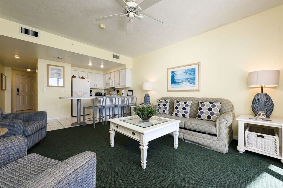 Spacious living area and kitchen