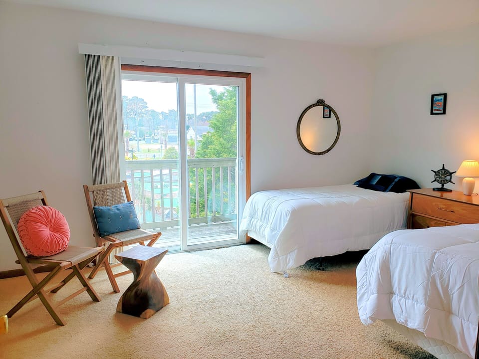 2nd floor. 1 Twin Bed and 1 Double Bed. Attached Bath