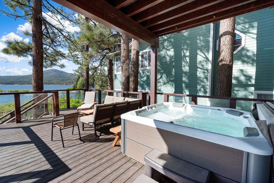 Private hot tub on the deck!