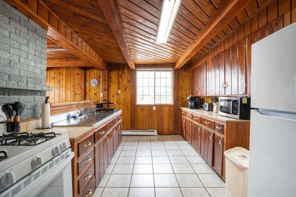 Large kitchen - fully stocked with all essentials including a crockpot and airfryer