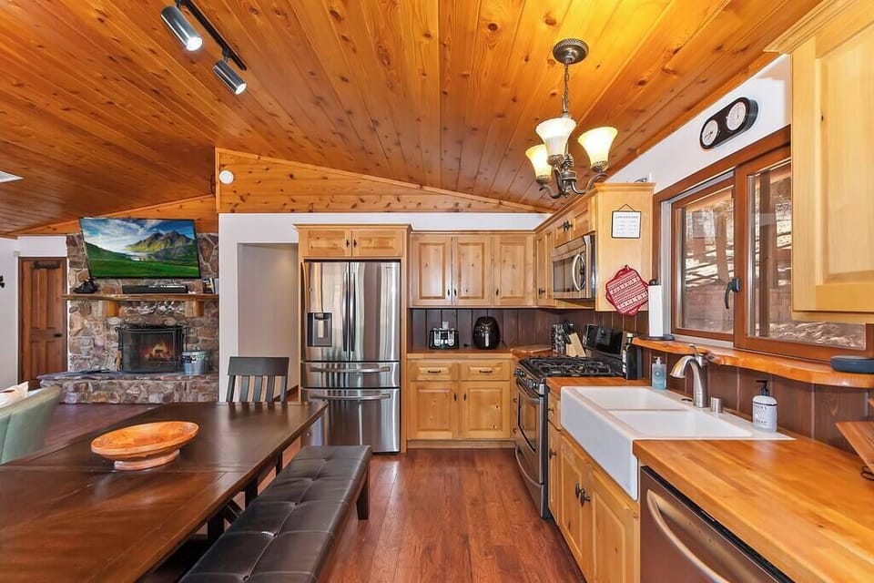 View of entrance door to the kitchen