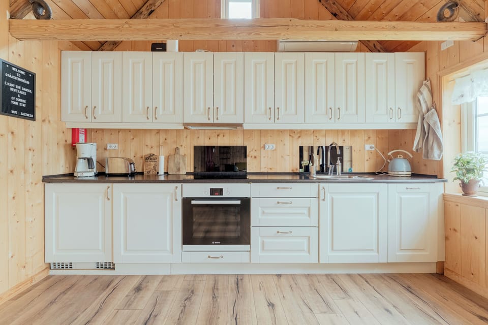 Traditional Cottage, 2 Bedrooms | Private kitchen | Coffee/tea maker, fridge, oven, stovetop