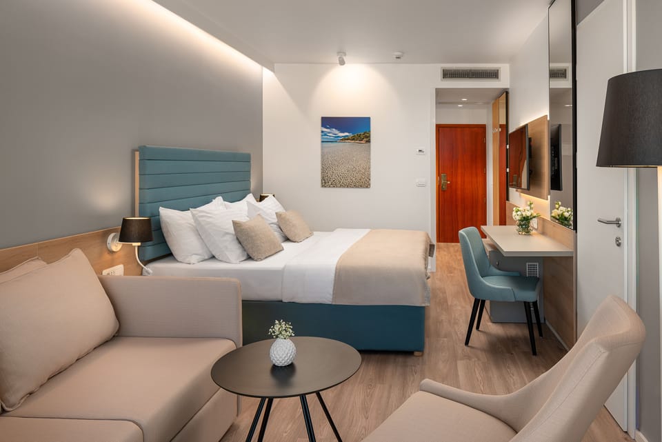 Room for 4+1 Seaside | Minibar, in-room safe, desk, blackout drapes