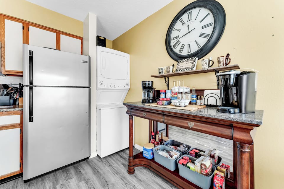 Coffee bar, fridge, and in-unit washer/dryer