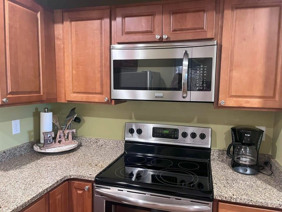 Full kitchen
