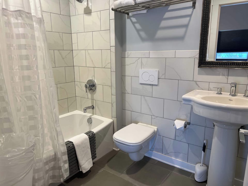 Full bathroom