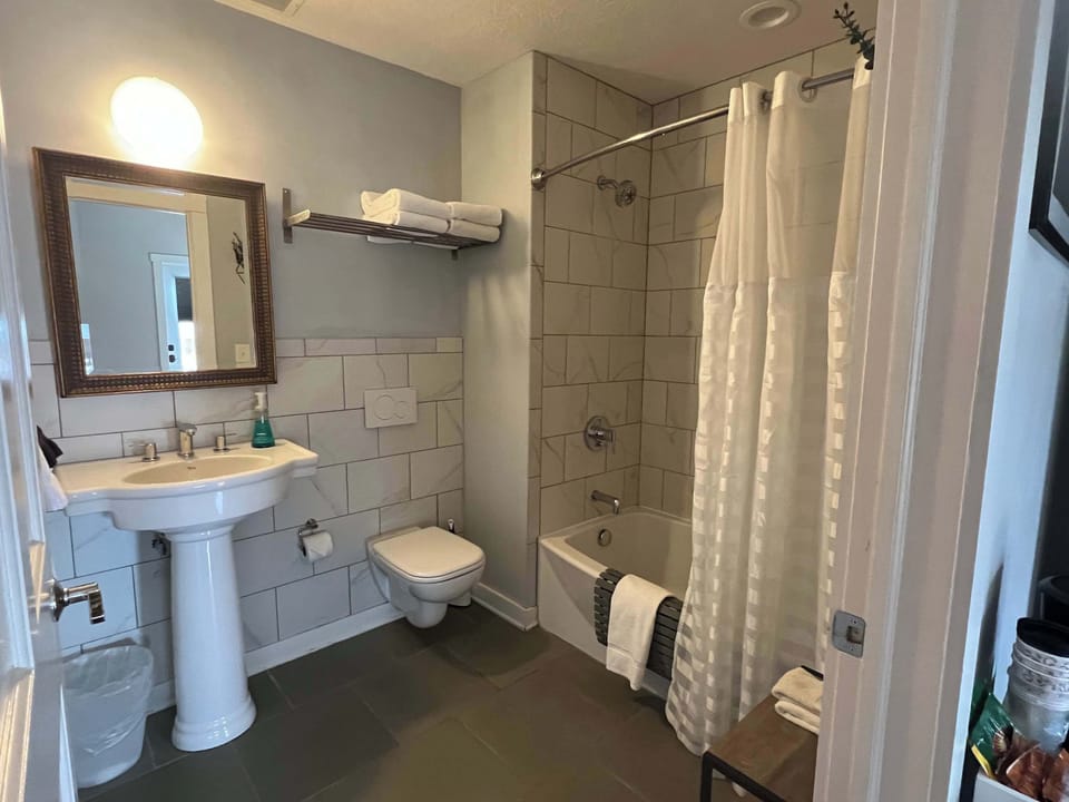 Full Bathroom