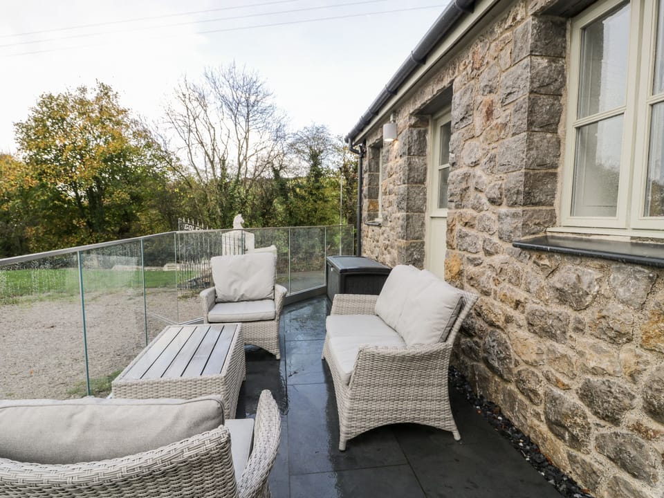 Cottage | Property grounds
