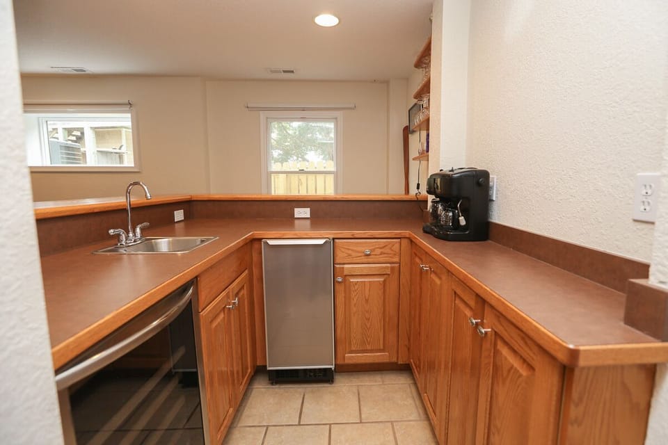 Wet Bar 2023