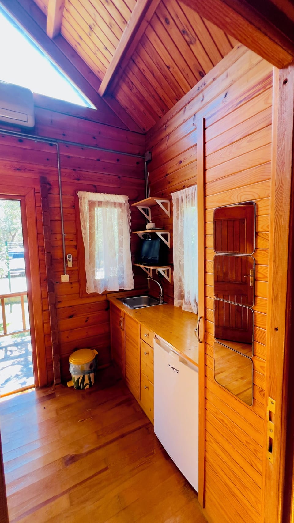 Bungalow | Private kitchenette | Highchair