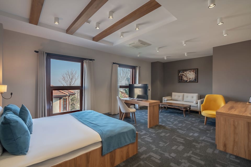 In-room safe, desk, laptop workspace, iron/ironing board