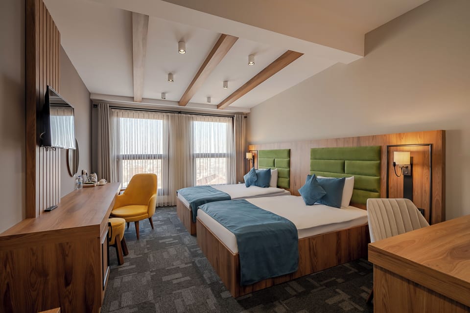 Standard Room, 1 Bedroom, Non Smoking | In-room safe, desk, laptop workspace, iron/ironing board