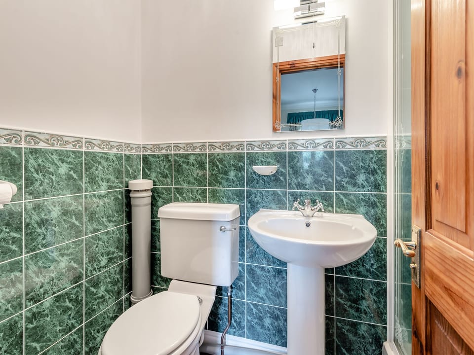 En-suite | Melancroft, Llanfihangel Nant Melan, near Presteigne