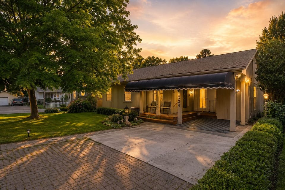 Peaceful residential neighbourhood just minutes from wineries, beaches, and downtown.