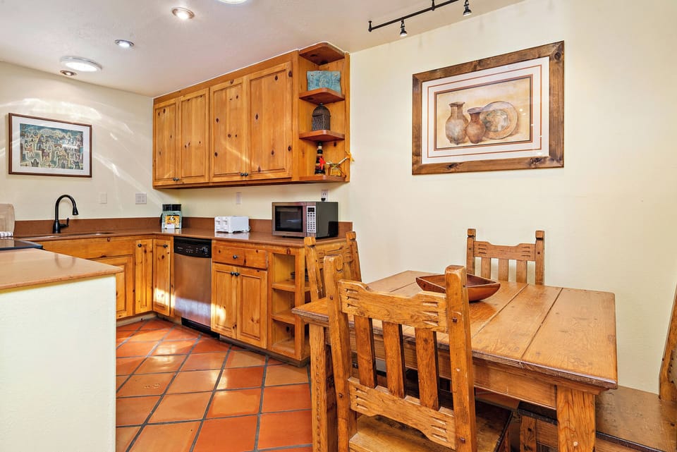Kitchen / Living Area