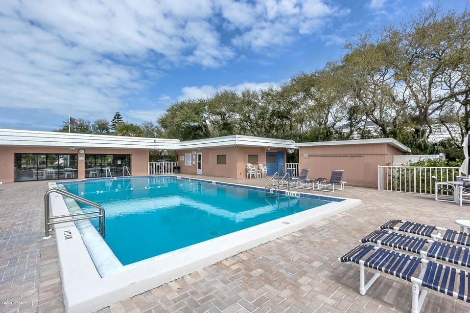 Community pool