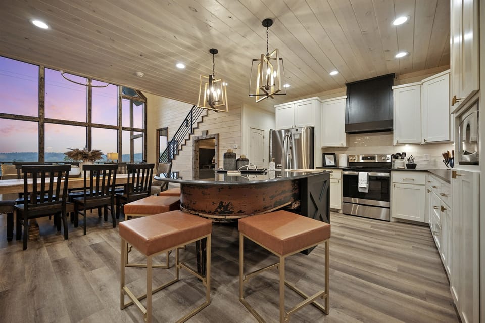 Culinary Delight: Gather around the piano-inspired kitchen bar, a symphony of hospitality and charm, where cuisine and conversation combine in perfect harmony. 