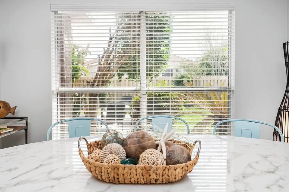 It’s near to window glass so you can enjoy the view outside while eating too!