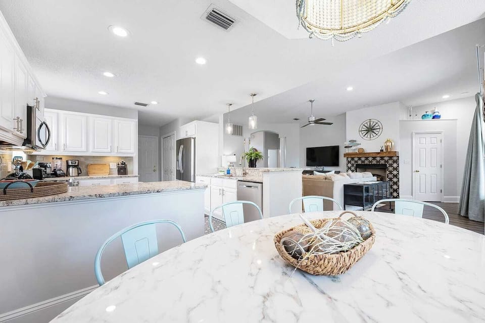 Prepare your favorite meals in the spacious, fully equipped kitchen. All appliances you need is available.