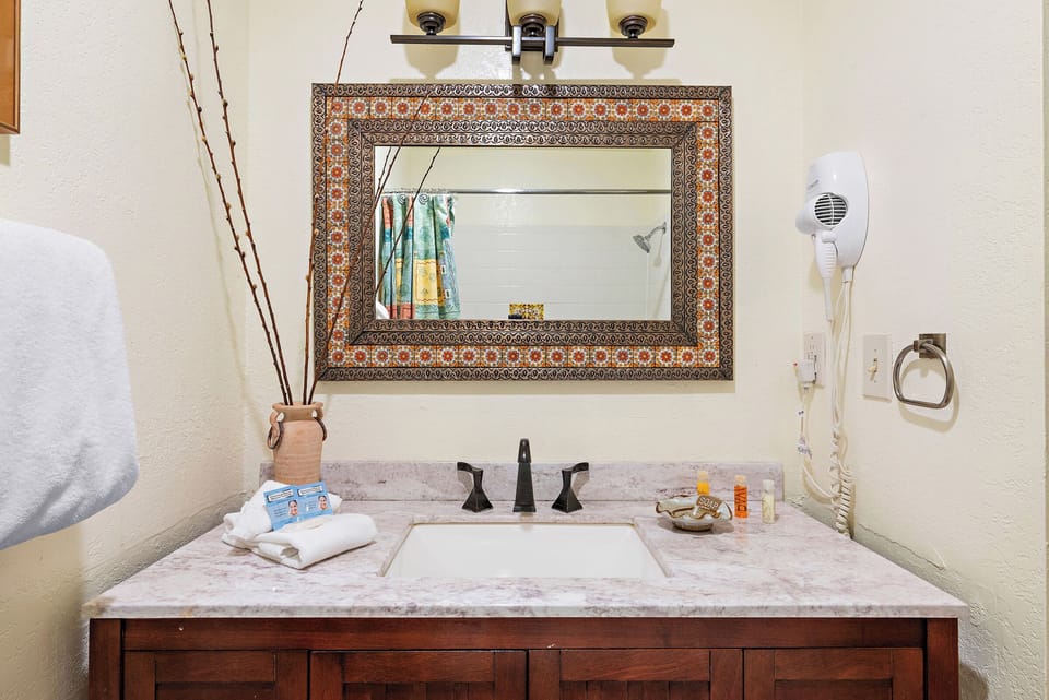 Bathroom 2 with Bathtub/Shower Combo
